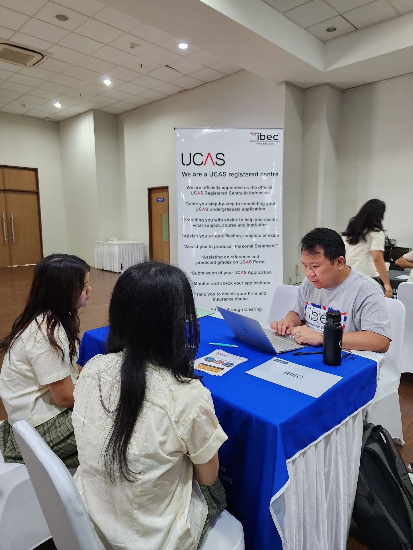 Tailored Application Assistance